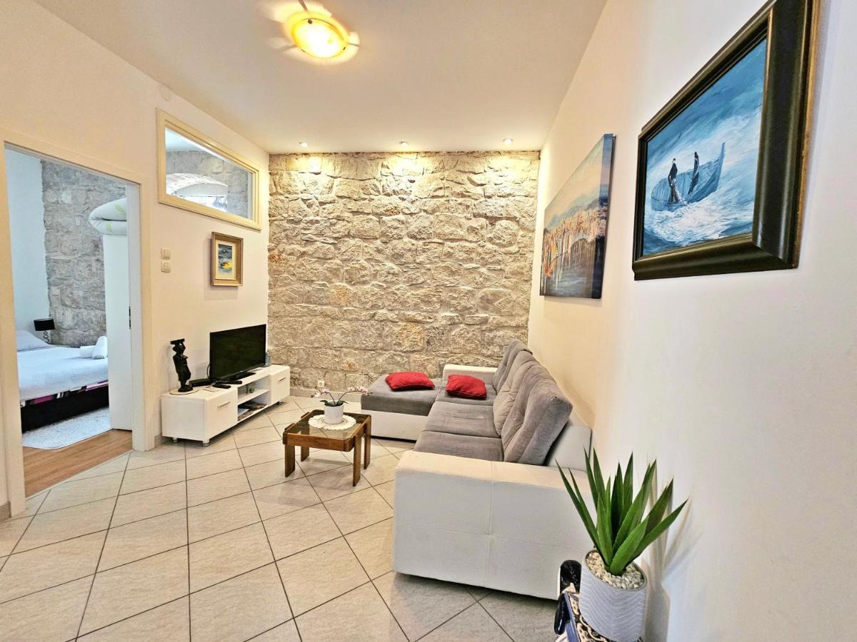 Apartments Moni Спліт Екстер'єр фото
