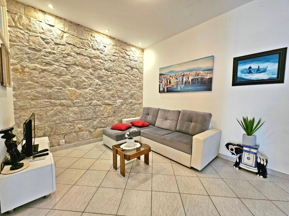 Apartments Moni Спліт Екстер'єр фото