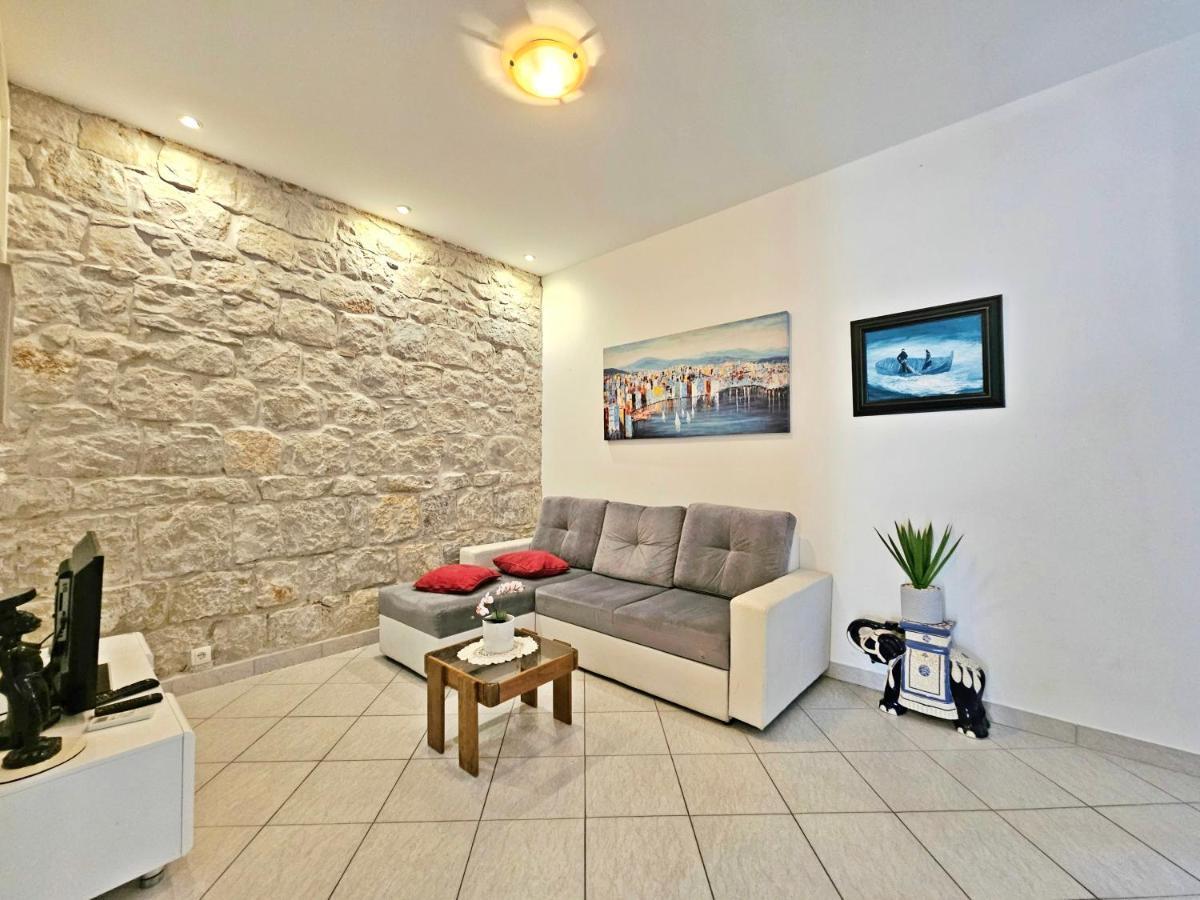 Apartments Moni Спліт Екстер'єр фото