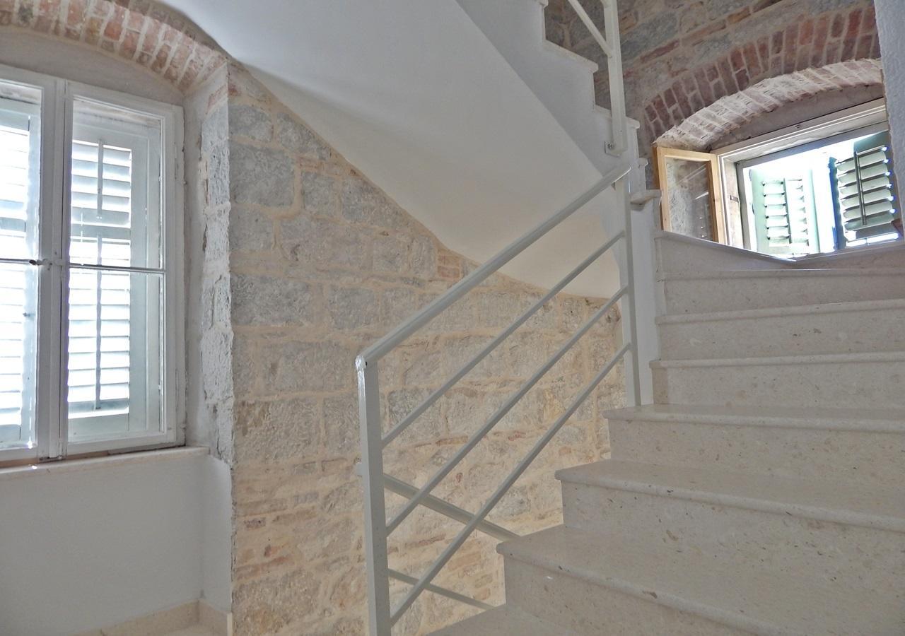 Apartments Moni Спліт Екстер'єр фото